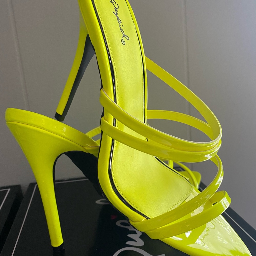 Neon Me Yellow